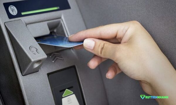 Rút tiền the tín dụng Sacombank tại các cây ATM