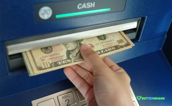 Rút tiền thẻ tín dụng Vietinbank ở các trụ ATM